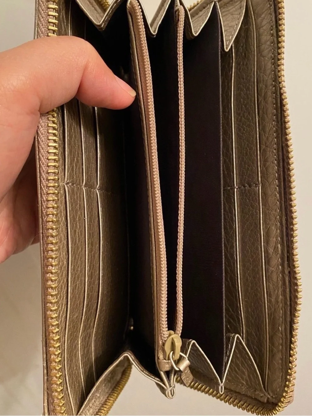 Gucci Metallic Pebbled Leather Wallet in Bronze